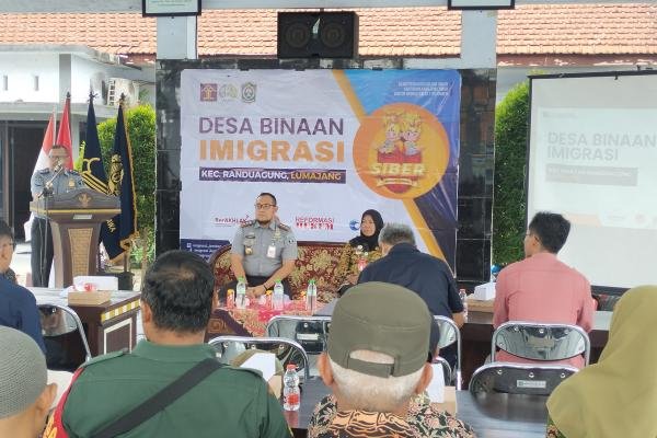 Imigrasi Jember Gelar Sosialisasi Desa Binaan Imigrasi di Kecamatan Randuagung Kabupaten Lumajang