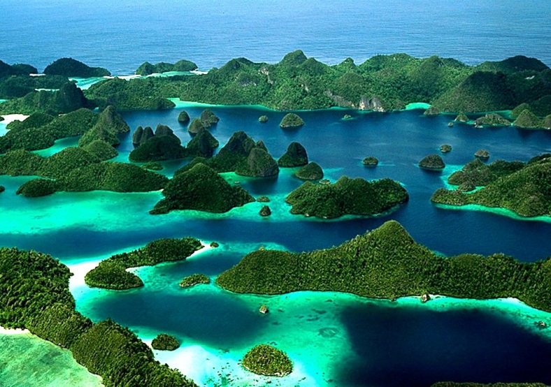 Menjelajahi Raja Ampat Dan Keindahan Lautnya
