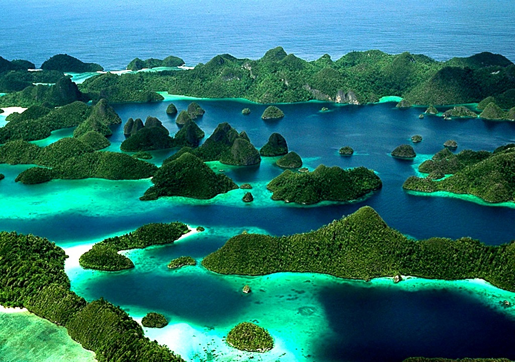 Menjelajahi Raja Ampat Dan Keindahan Lautnya