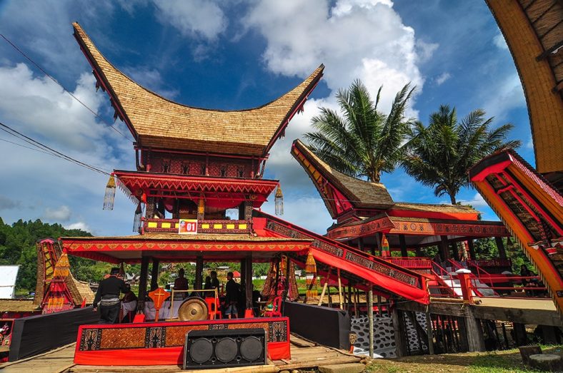 Wisata Budaya Toraja: Upacara Rambu Solo dan Arsitektur Tongkonan