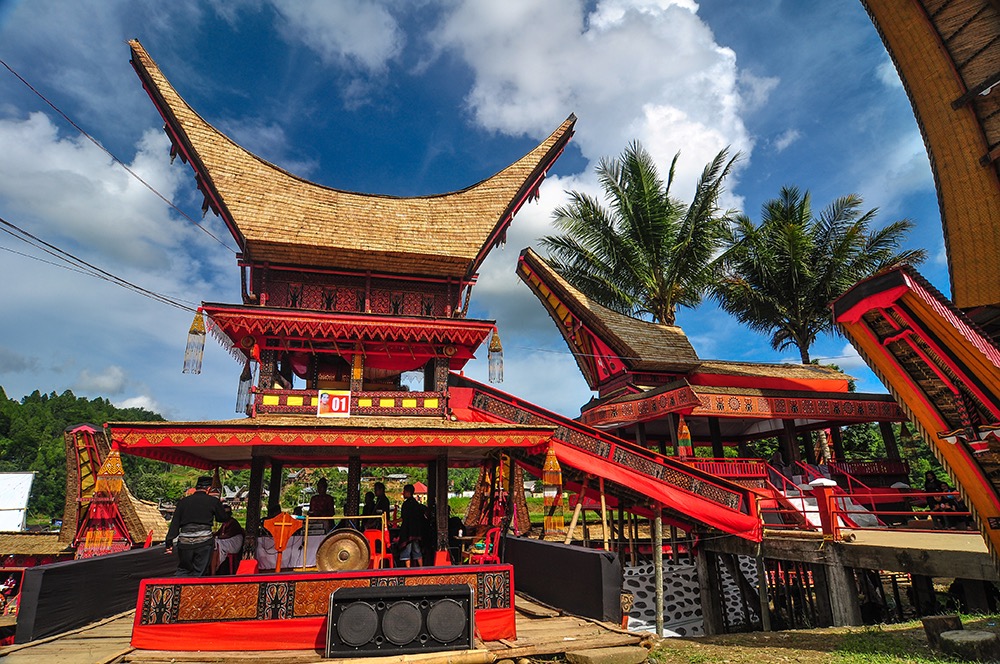 Wisata Budaya Toraja: Upacara Rambu Solo dan Arsitektur Tongkonan
